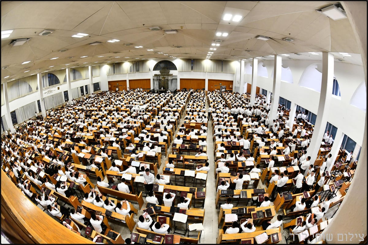 הגר"מ שטרנבוך בישיבת חברון