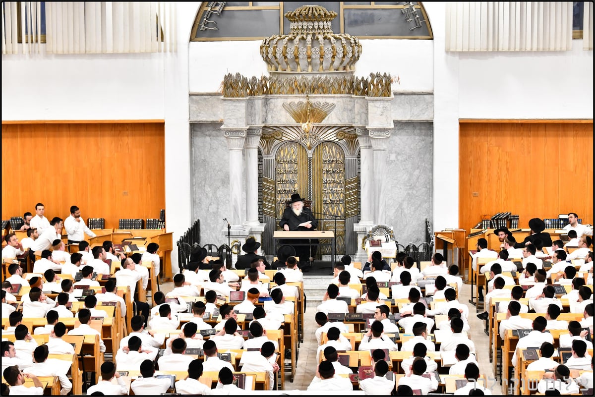 הגר"מ שטרנבוך בישיבת חברון