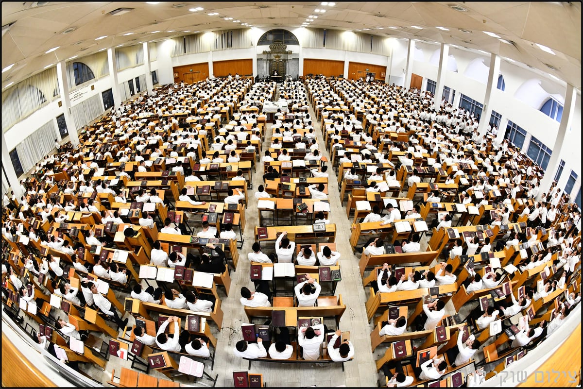 הגר"מ שטרנבוך בישיבת חברון