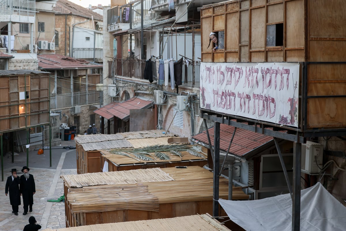 סוכות במאה שערים (אין קשר לכתבה)