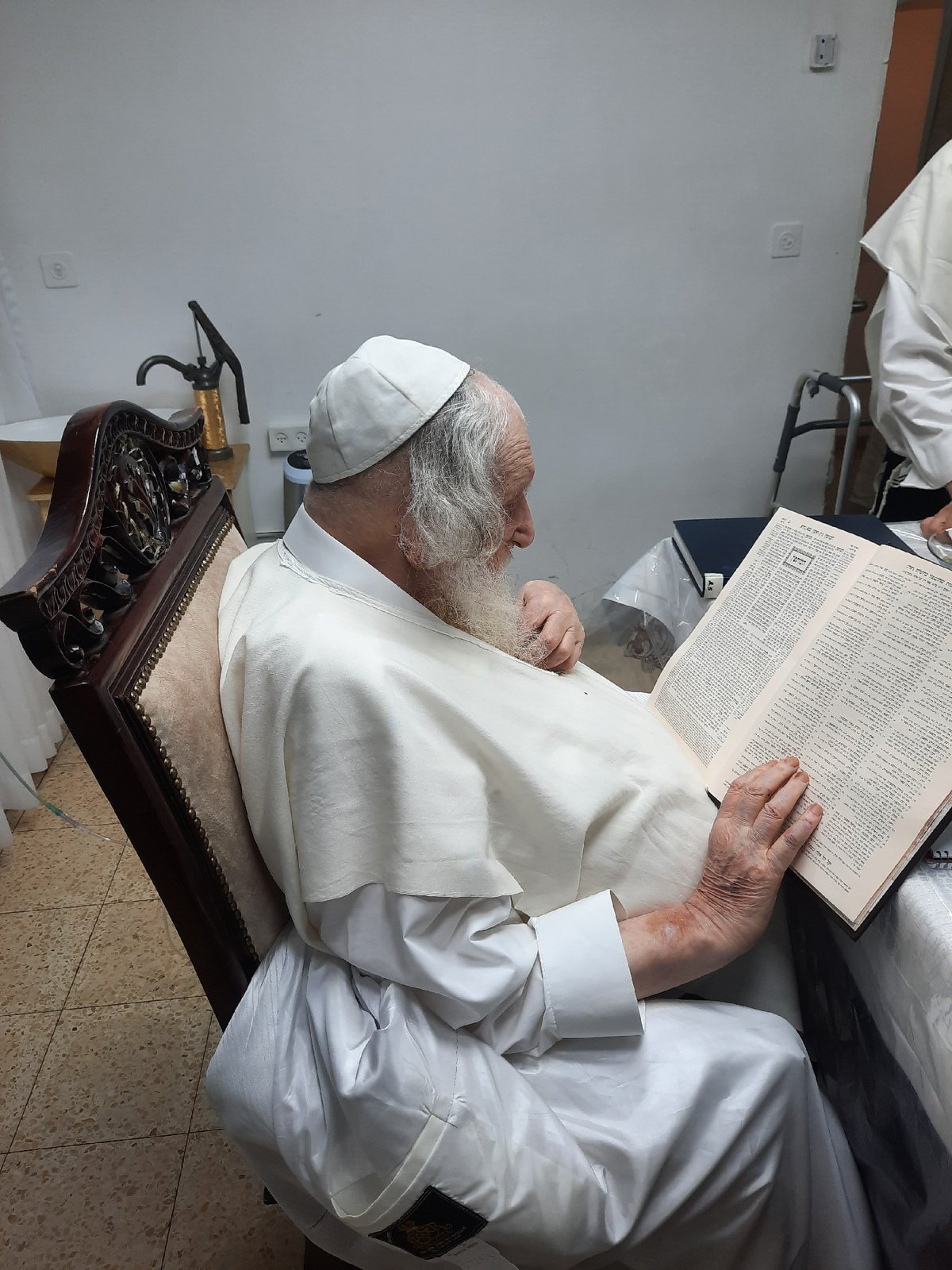 הגר"מ שטרנבוך ביום הכיפורים