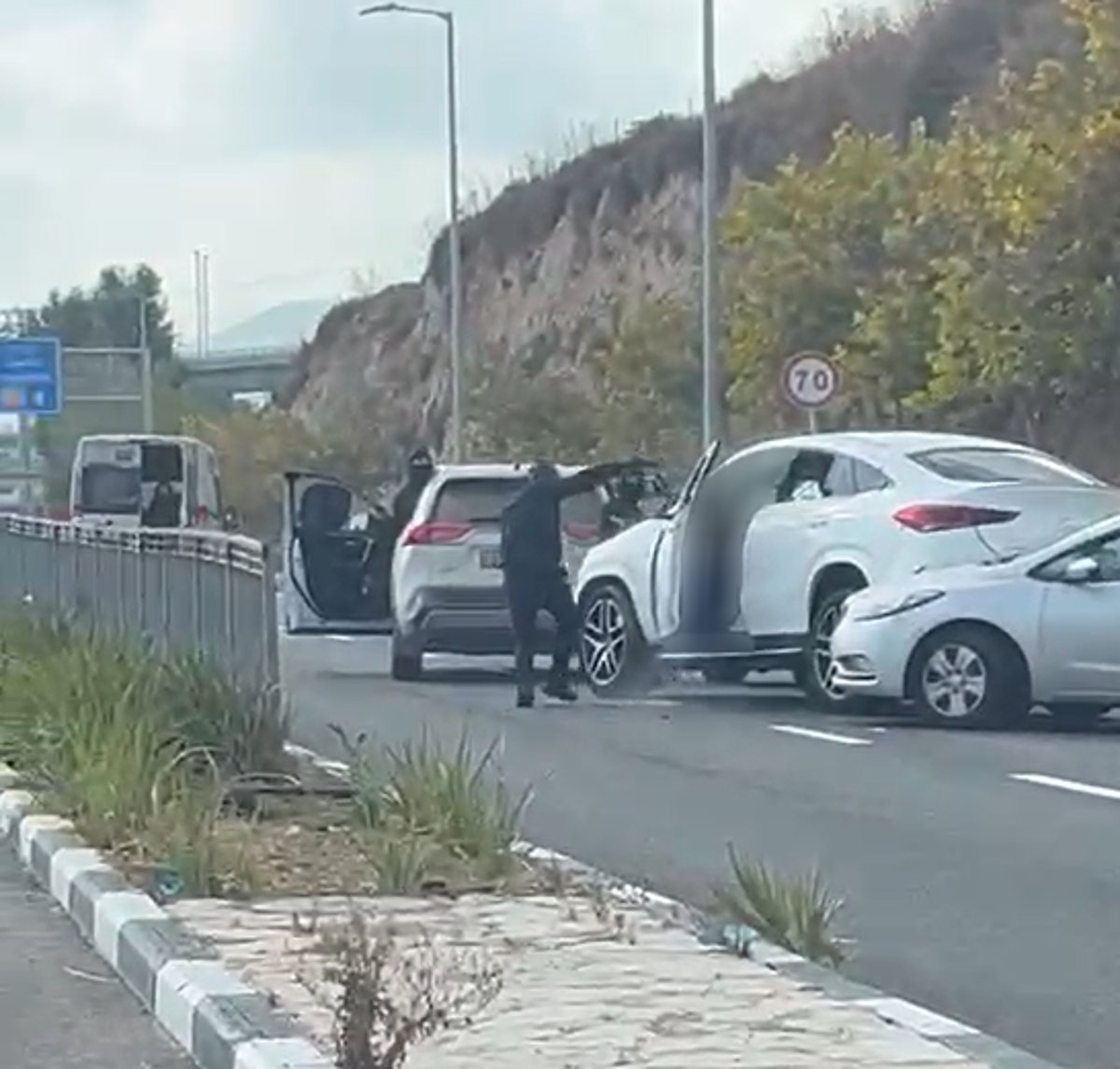 חיסול לאור יום, בכביש מרכזי בחיפה: רעולי פנים פתחו באש לעבר גבר שנהג במכונית