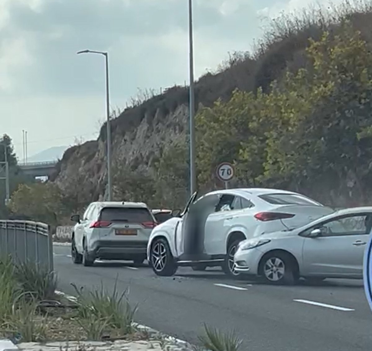 חיסול לאור יום, בכביש מרכזי בחיפה: רעולי פנים פתחו באש לעבר גבר שנהג במכונית