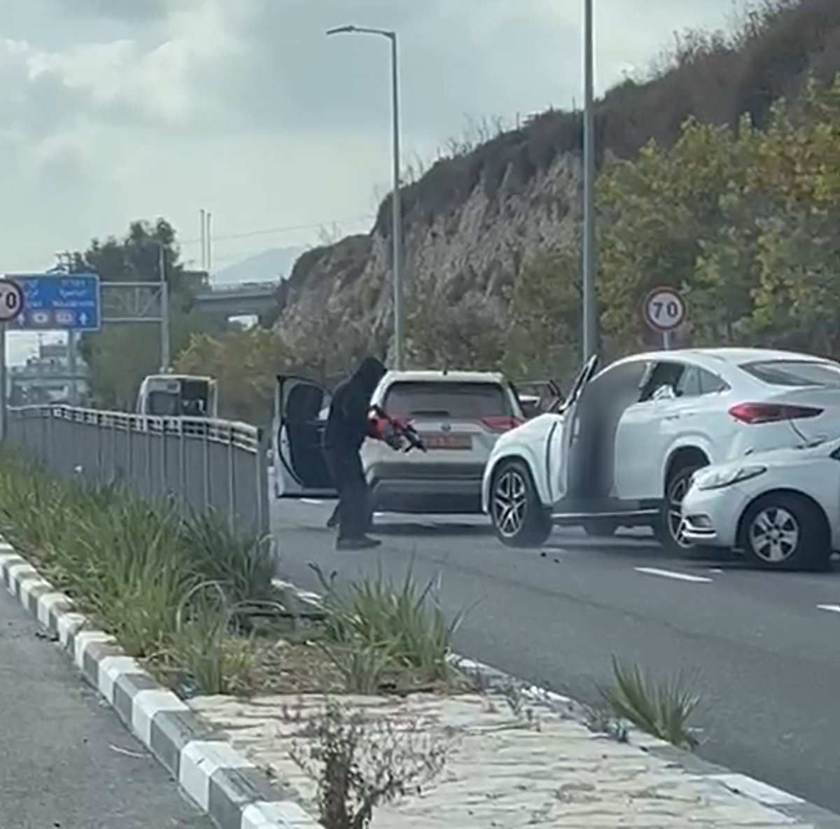 חיסול לאור יום, בכביש מרכזי בחיפה: רעולי פנים פתחו באש לעבר גבר שנהג במכונית