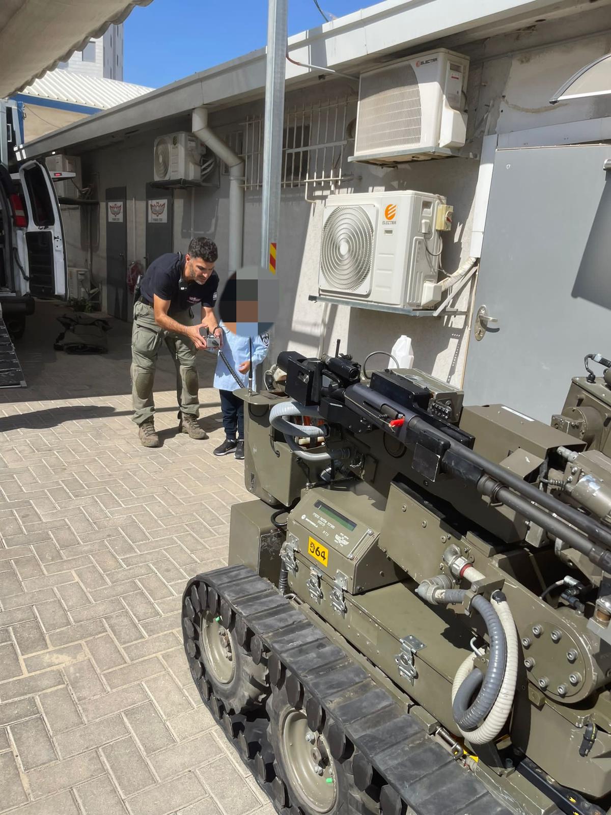 ביוזמת המש"ק החרדי: ילד בן 6 הגשים חלום "להיות שוטר ליום אחד" 