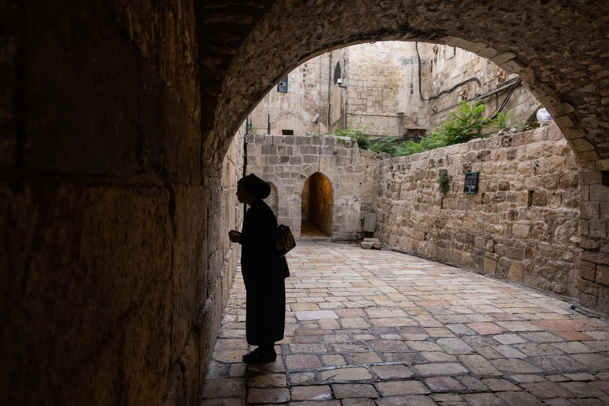 התפללו בכניסה להר הבית, נישקו את הרצפה ופצחו בריקוד | צפו