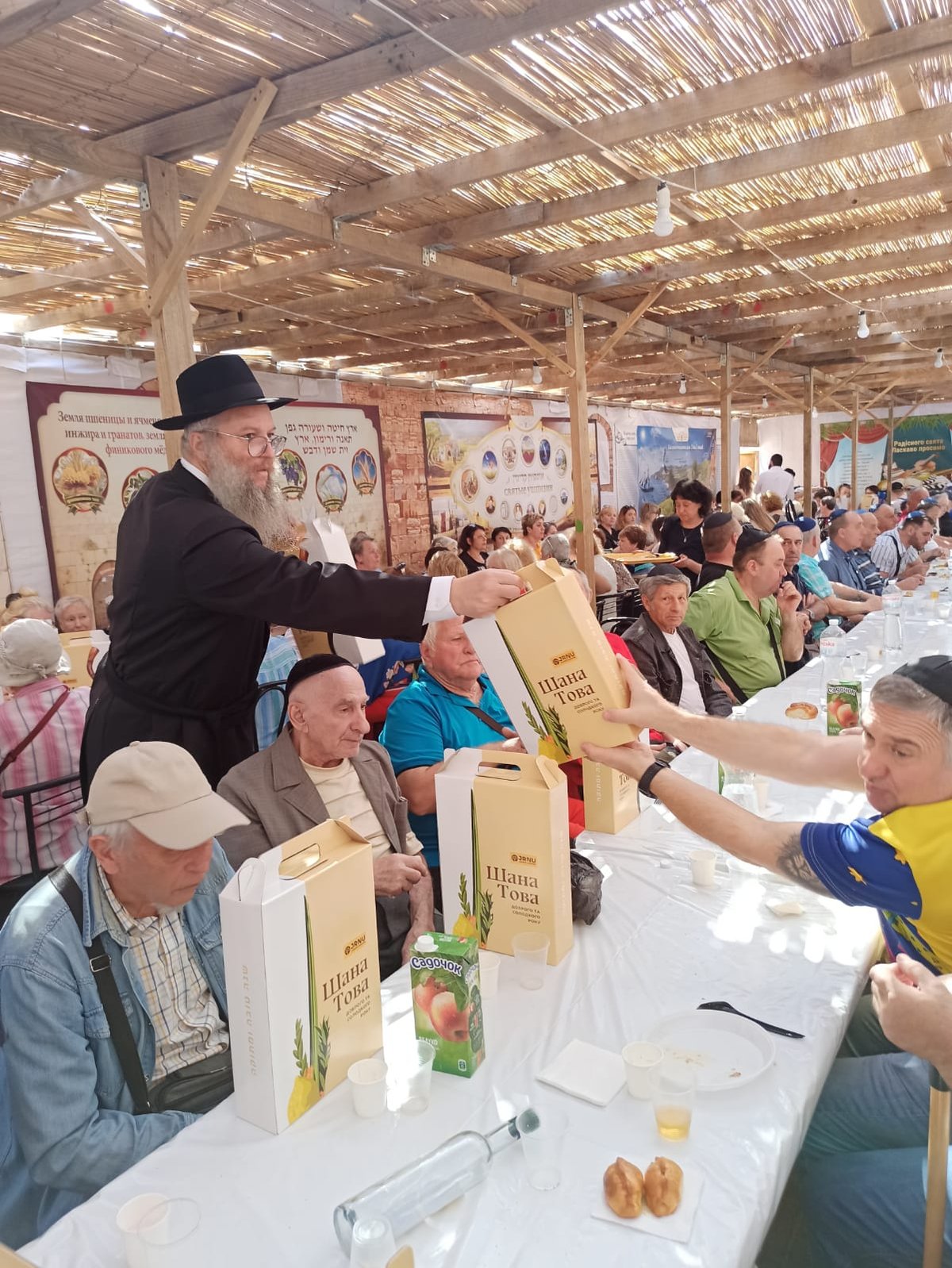 "על נטילת לולב" בעיר הגרעין האוקראינית | צפו בתיעוד