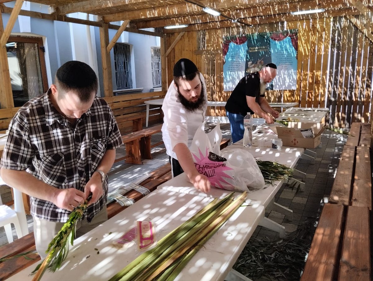 "על נטילת לולב" בעיר הגרעין האוקראינית | צפו בתיעוד