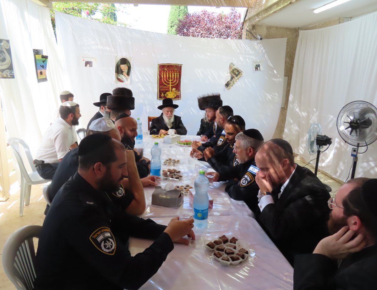 הגר"י זילברשטיין לקציני משטרה: "אסור בתכלית לירוק על נוצרים וכנסיות"