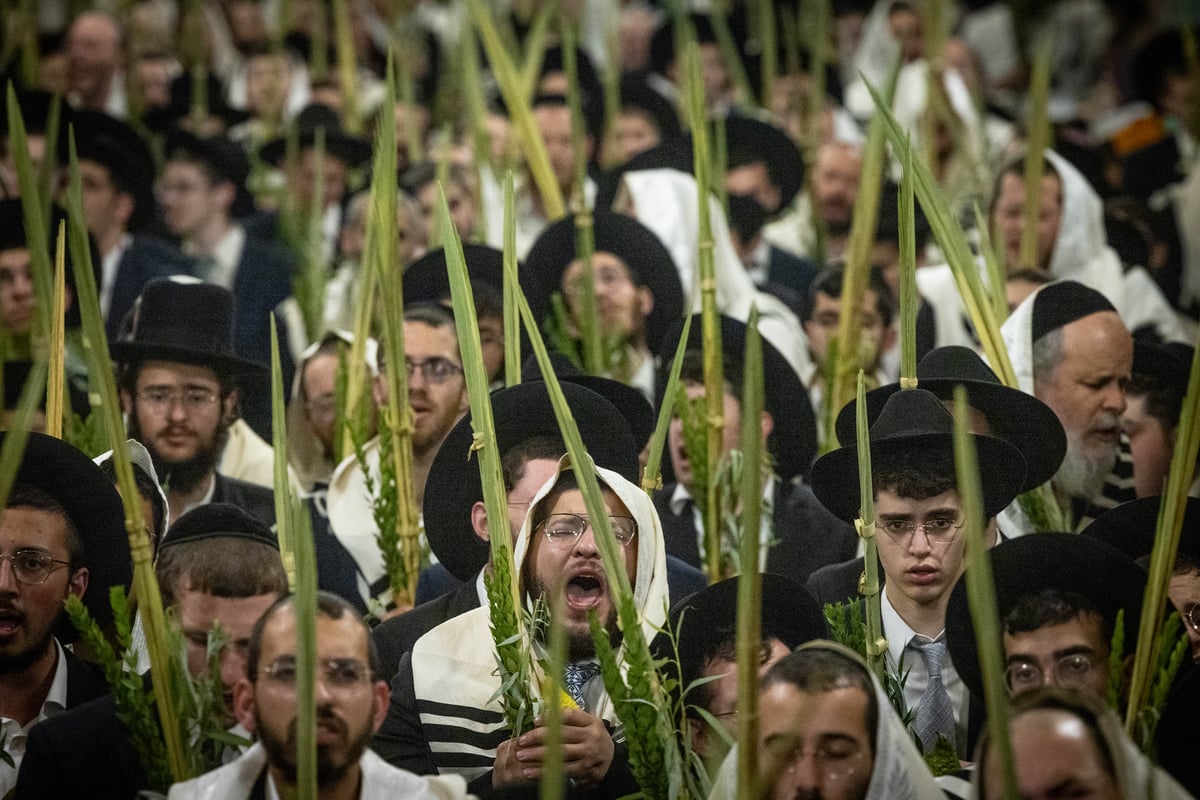 תיעוד | סיבוב השערים בחול המועד סוכות מסביב להר הבית 