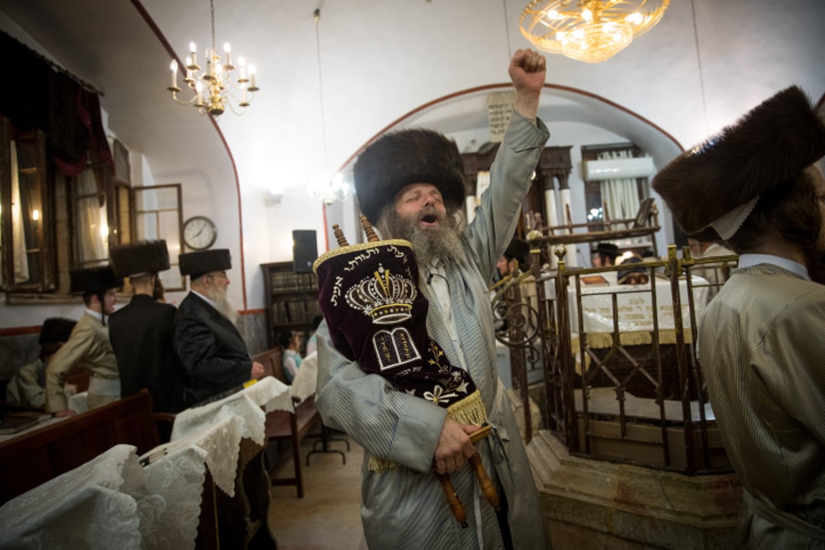 סיפור לחג שמחת תורה : להתחיל מבראשית / יעקב ולדמן