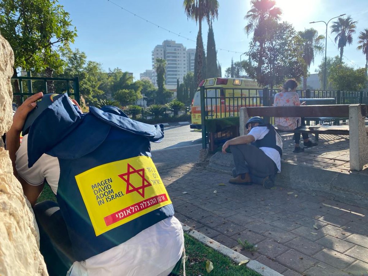 ''המחבלים עברו מטרים מאיתנו": מתגייסים לתגבור צוותי מד''א 