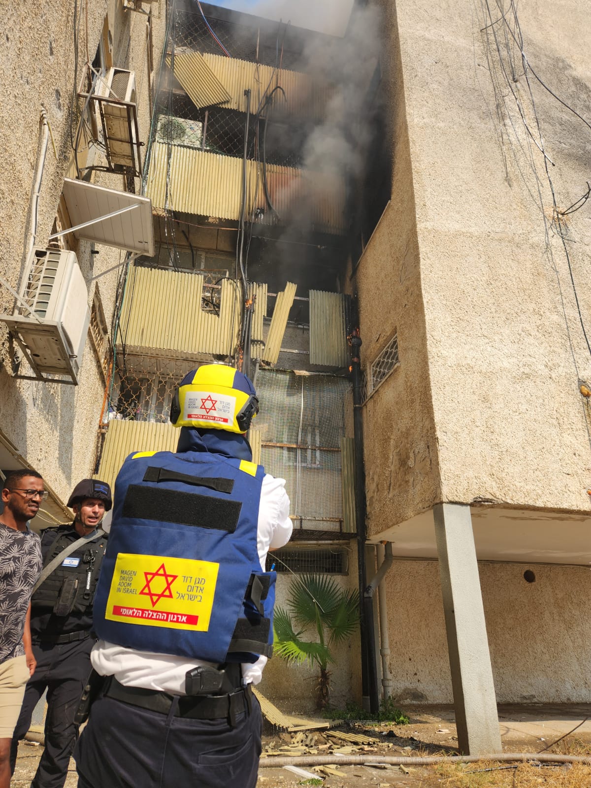 ''המחבלים עברו מטרים מאיתנו": מתגייסים לתגבור צוותי מד''א 