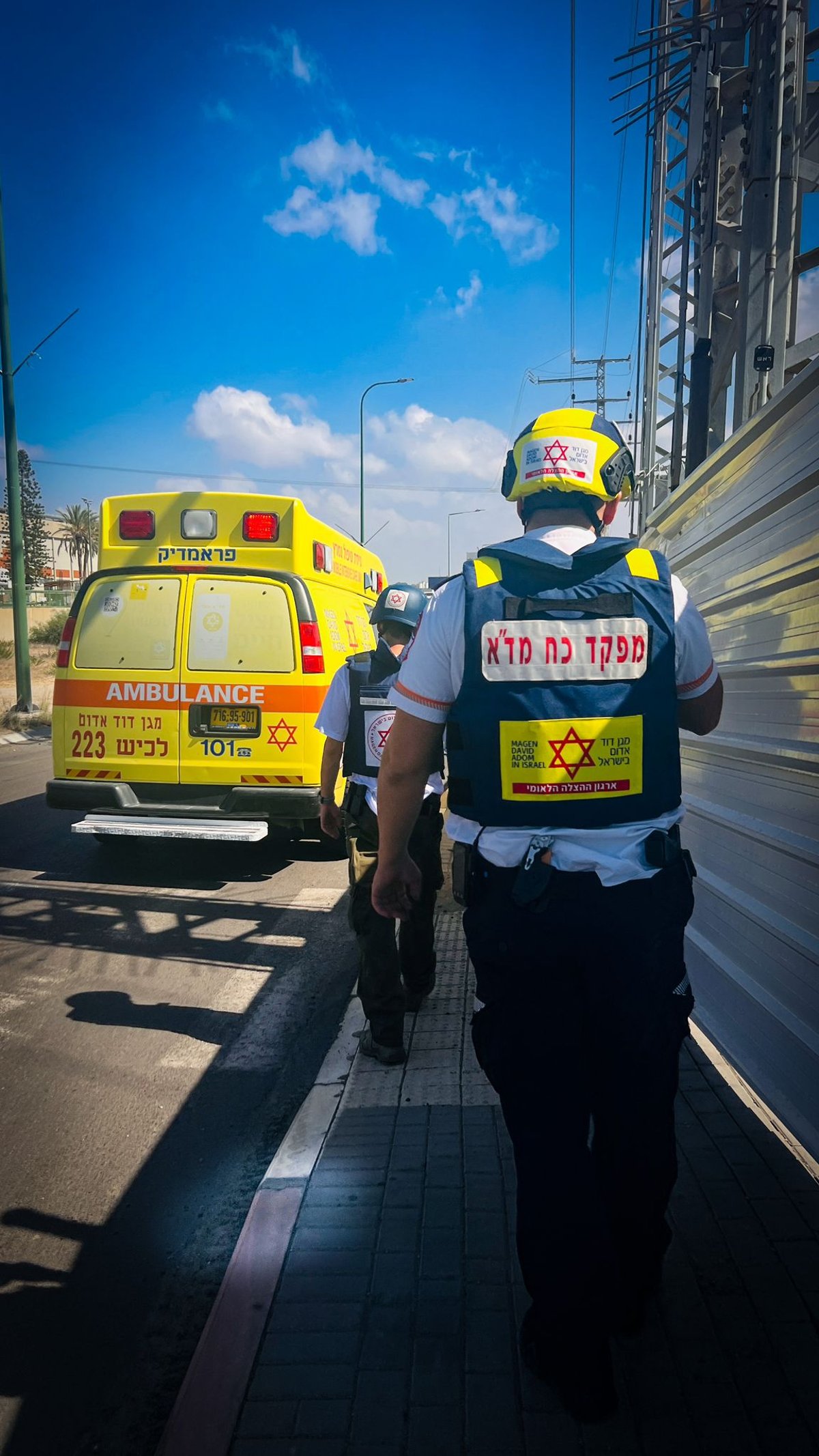 ''המחבלים עברו מטרים מאיתנו": מתגייסים לתגבור צוותי מד''א 