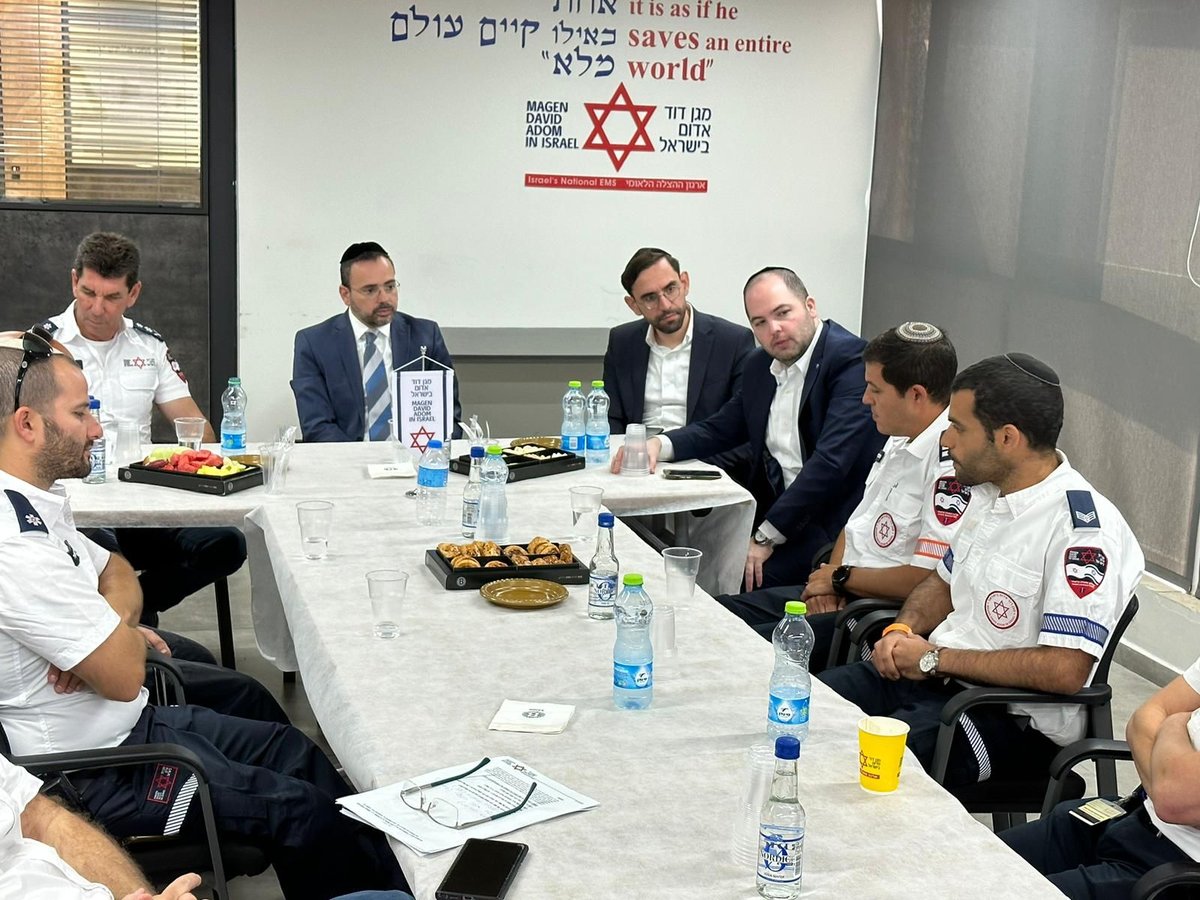 שר הבריאות במוקד מד"א: "הצוותים פרוסים בכל הארץ ומוכנים לכל קריאה"