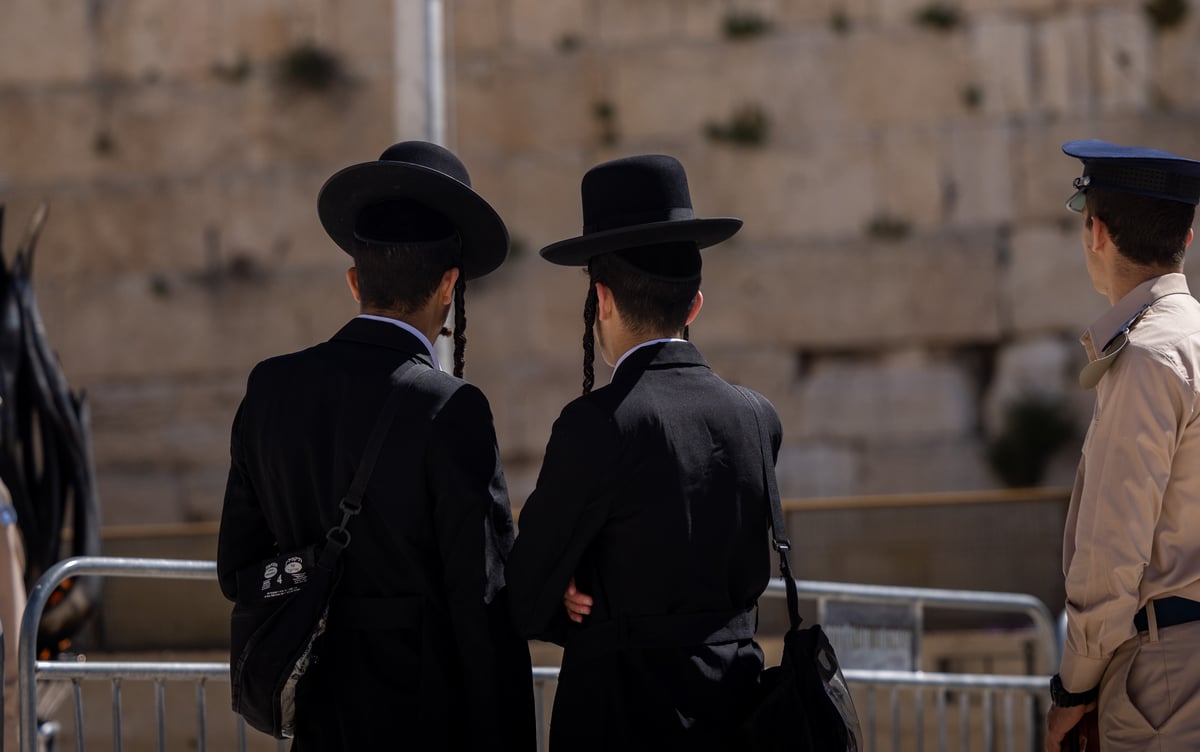 חרדים בטקס צבאי בכותל. אילוסטרציה