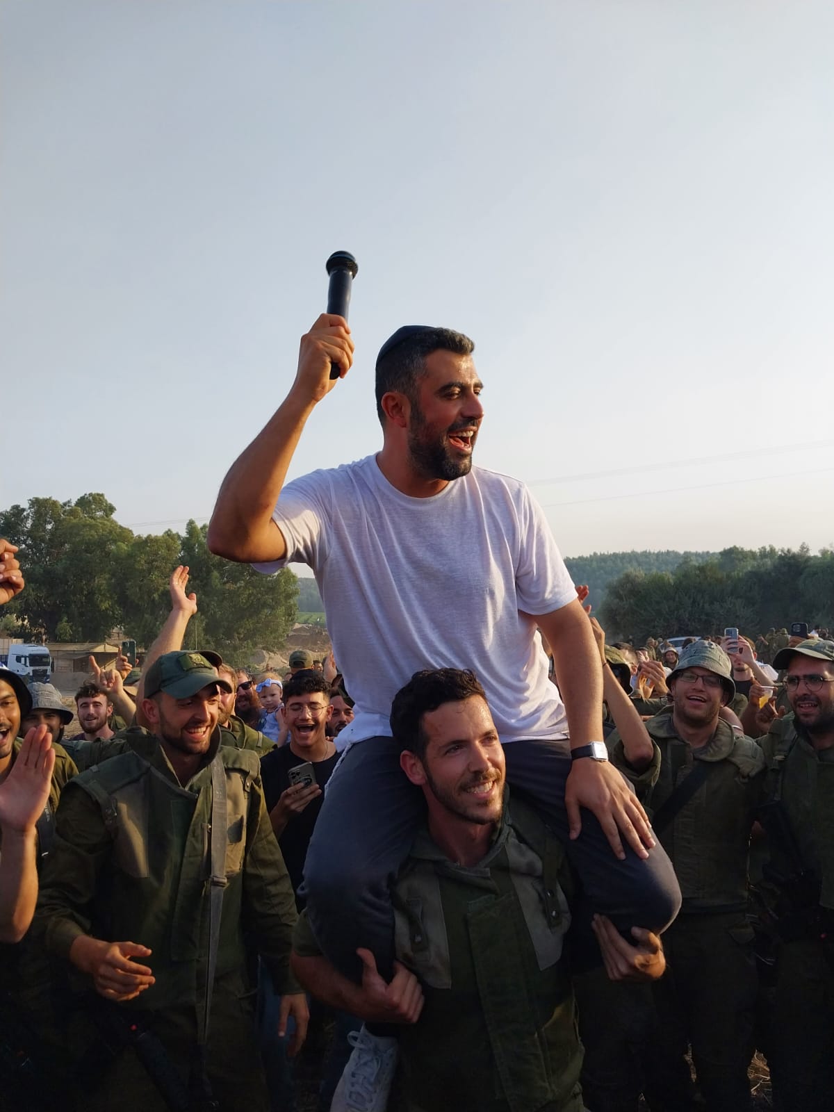 זופניק בכיכר • כל התמונות, הנייעס והחשיפות של המלחמה