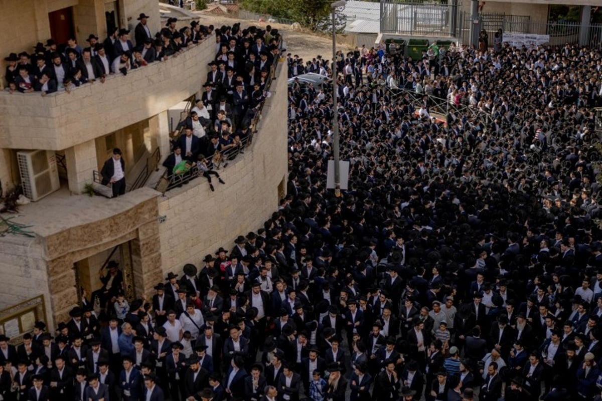 מבית וגן להר הזיתים: רבבות תלמידים בהלווית הגרב"מ אזרחי