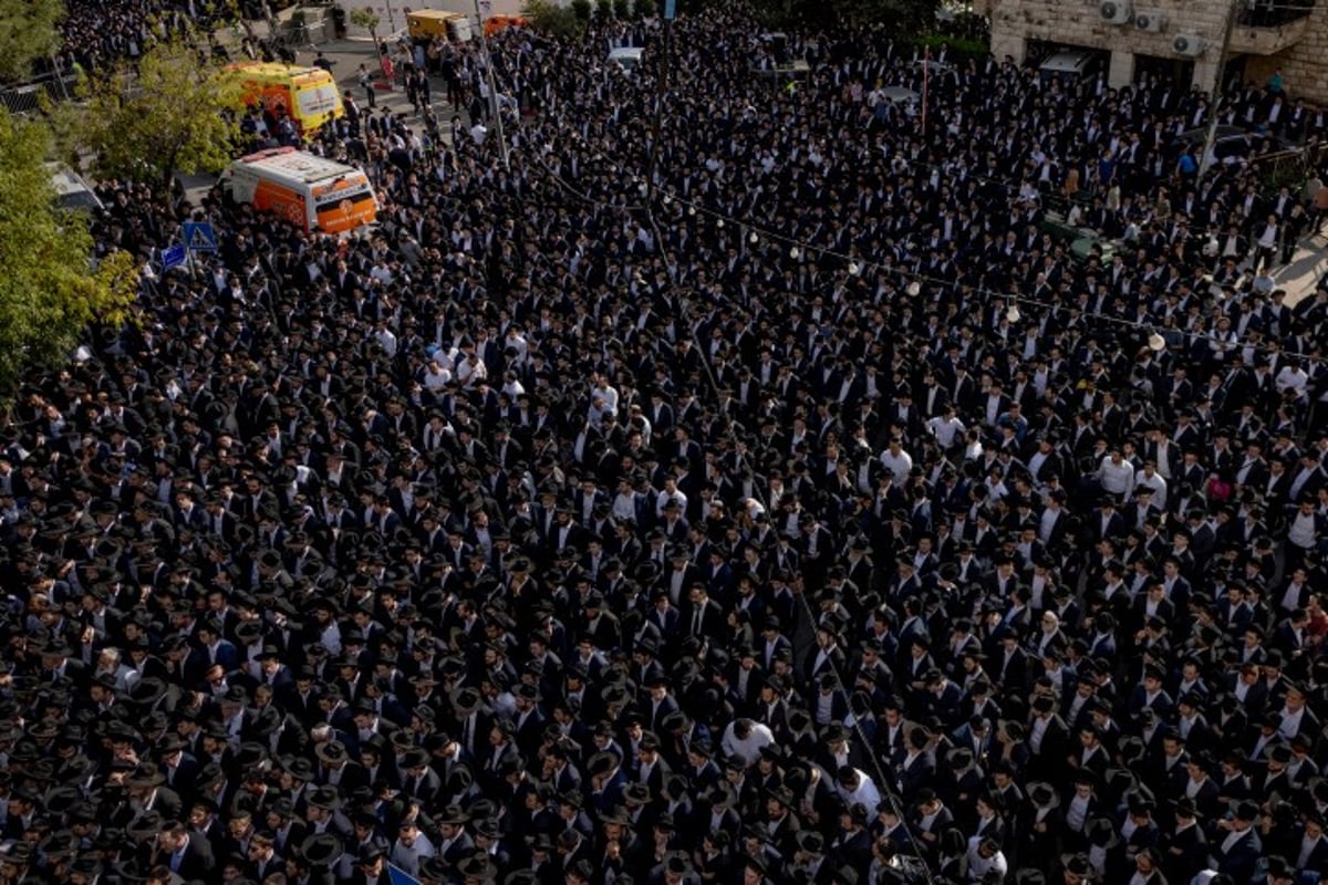 מבית וגן להר הזיתים: רבבות תלמידים בהלווית הגרב"מ אזרחי