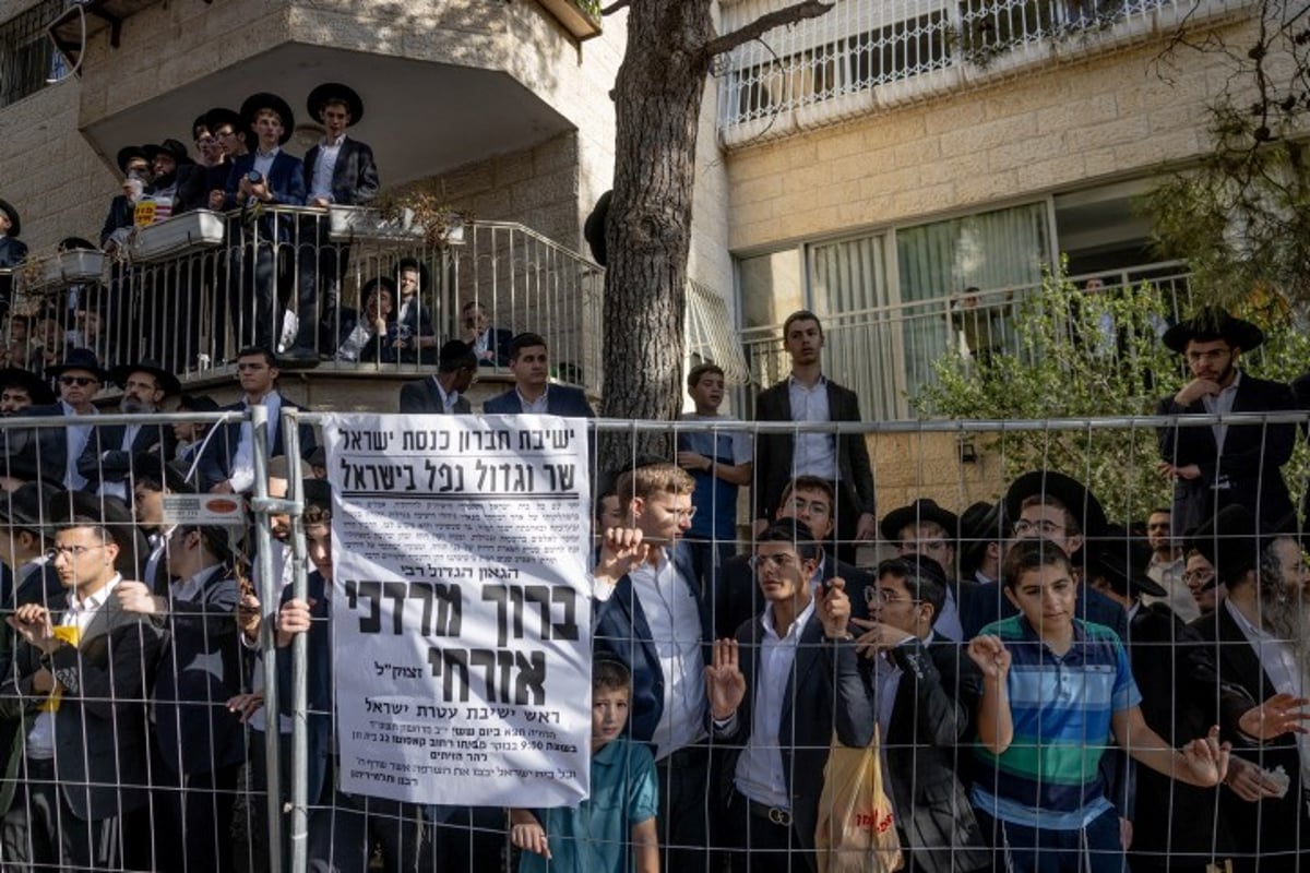 מבית וגן להר הזיתים: רבבות תלמידים בהלווית הגרב"מ אזרחי