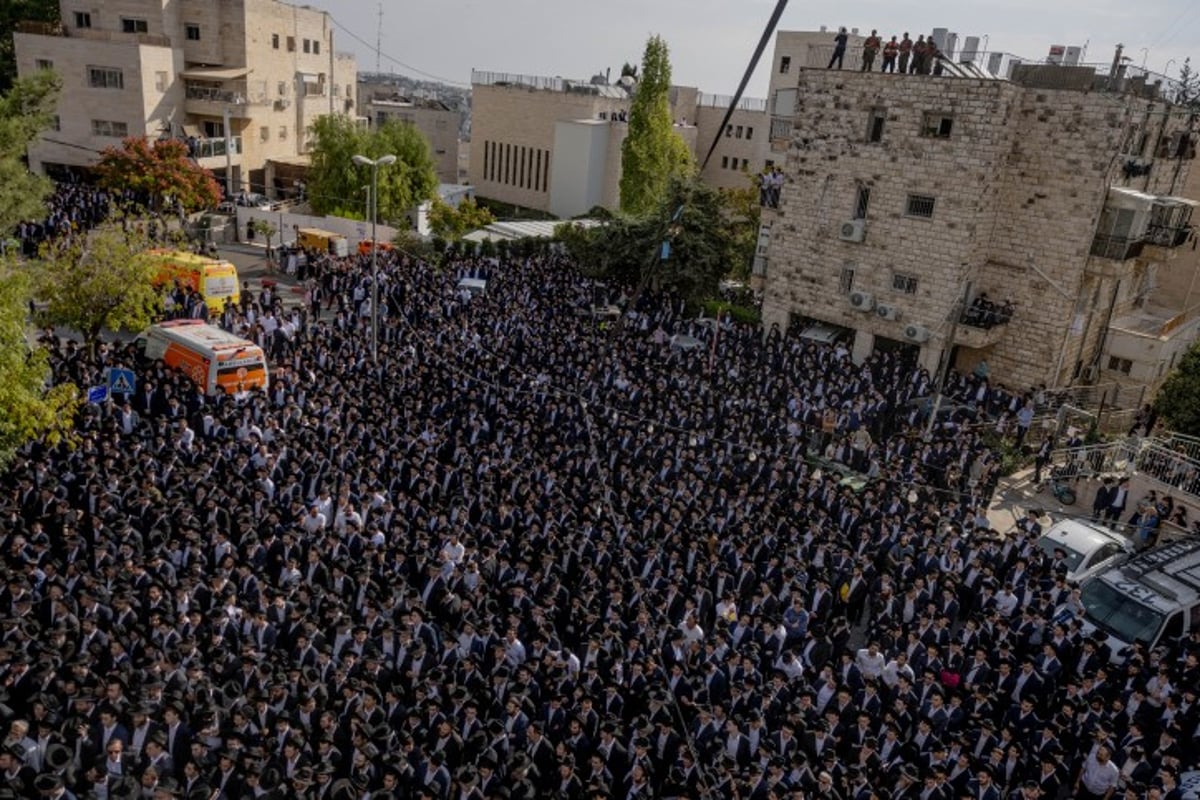 מבית וגן להר הזיתים: רבבות תלמידים בהלווית הגרב"מ אזרחי