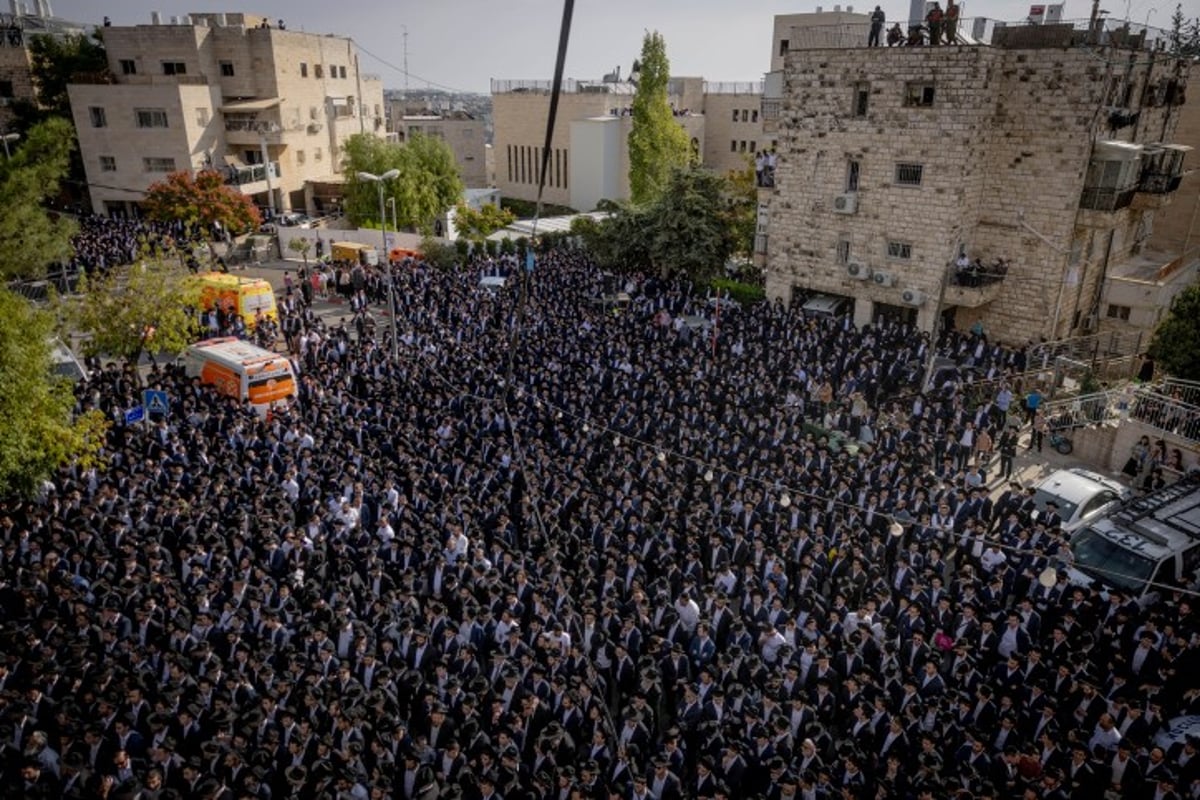 מבית וגן להר הזיתים: רבבות תלמידים בהלווית הגרב"מ אזרחי