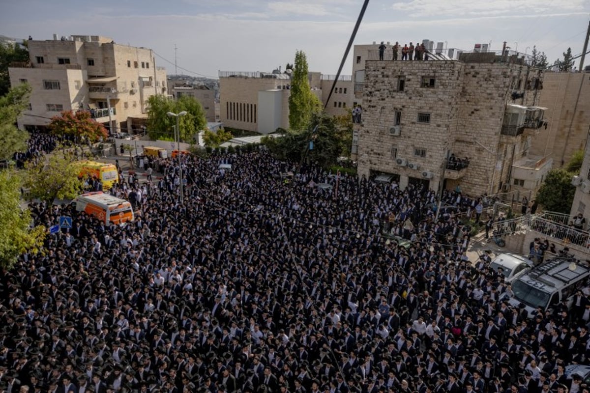 מבית וגן להר הזיתים: רבבות תלמידים בהלווית הגרב"מ אזרחי