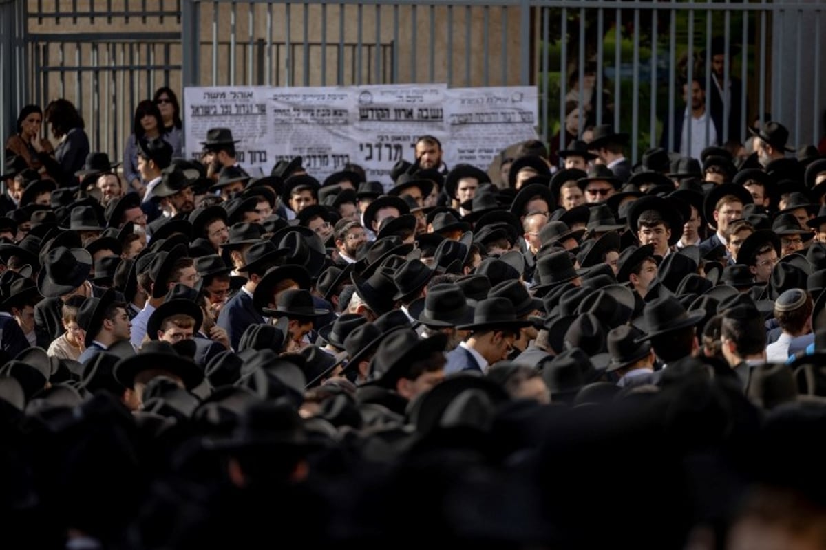 מבית וגן להר הזיתים: רבבות תלמידים בהלווית הגרב"מ אזרחי