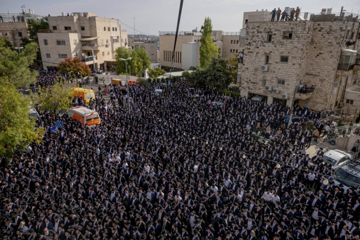 מבית וגן להר הזיתים: רבבות תלמידים בהלווית הגרב"מ אזרחי