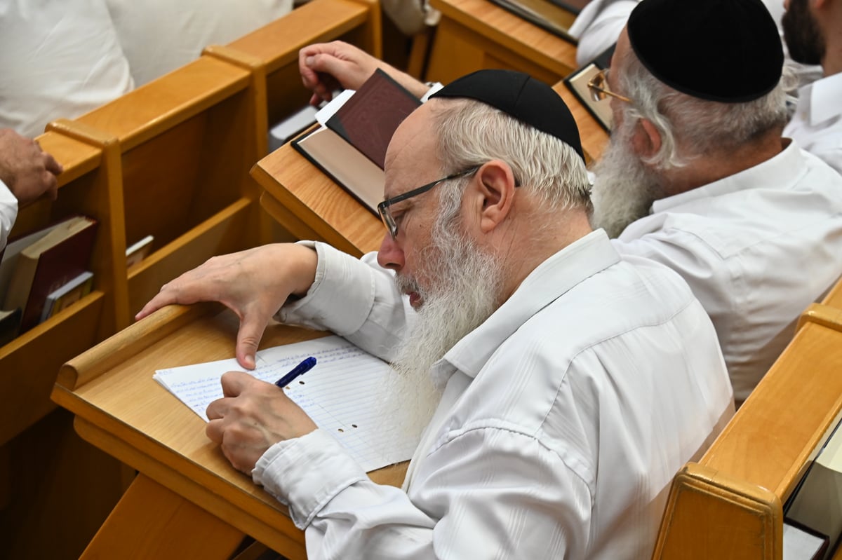 היארצייט של מרן הרב שך זצ"ל