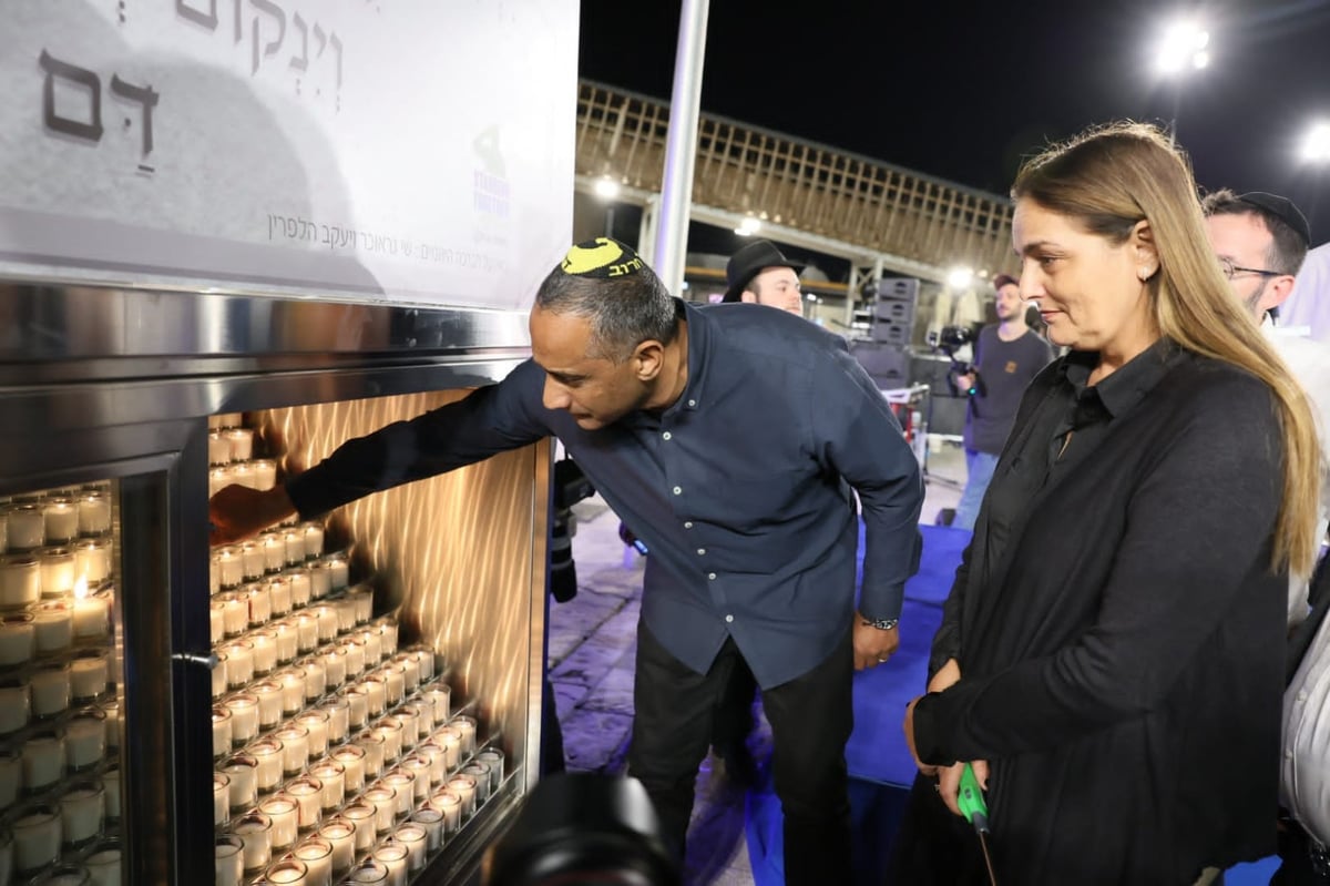 במלאת 'שלושים' לטבח: 1,400 נרות נשמה הודלקו בכותל