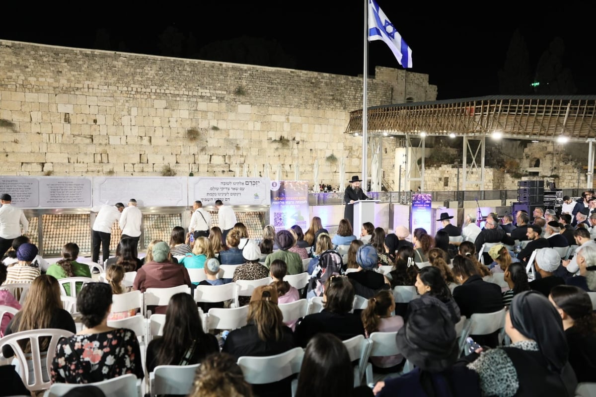 במלאת 'שלושים' לטבח: 1,400 נרות נשמה הודלקו בכותל