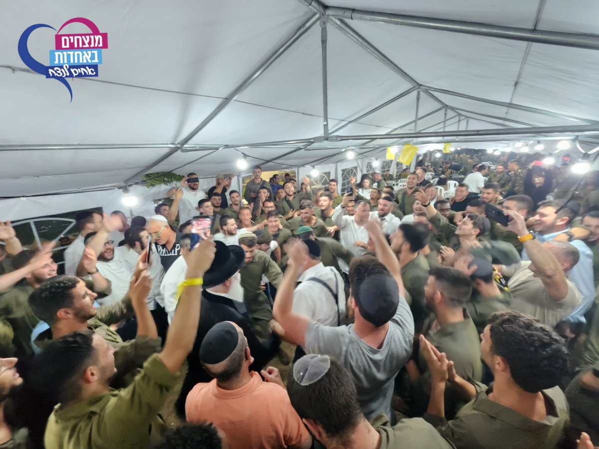 השבוע באחד הבסיסים אירוע אחדות בהובלת ר' משה פ. - אחים לנצח