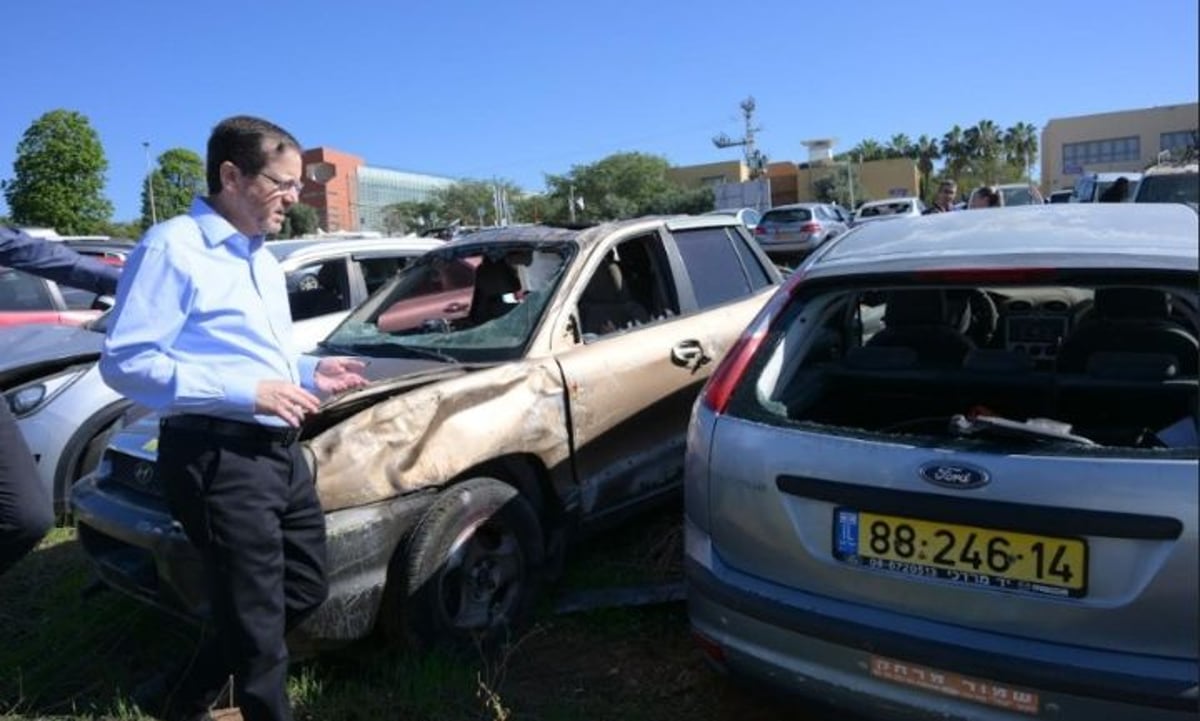 הרצוג בחניון הרכבים השרופים