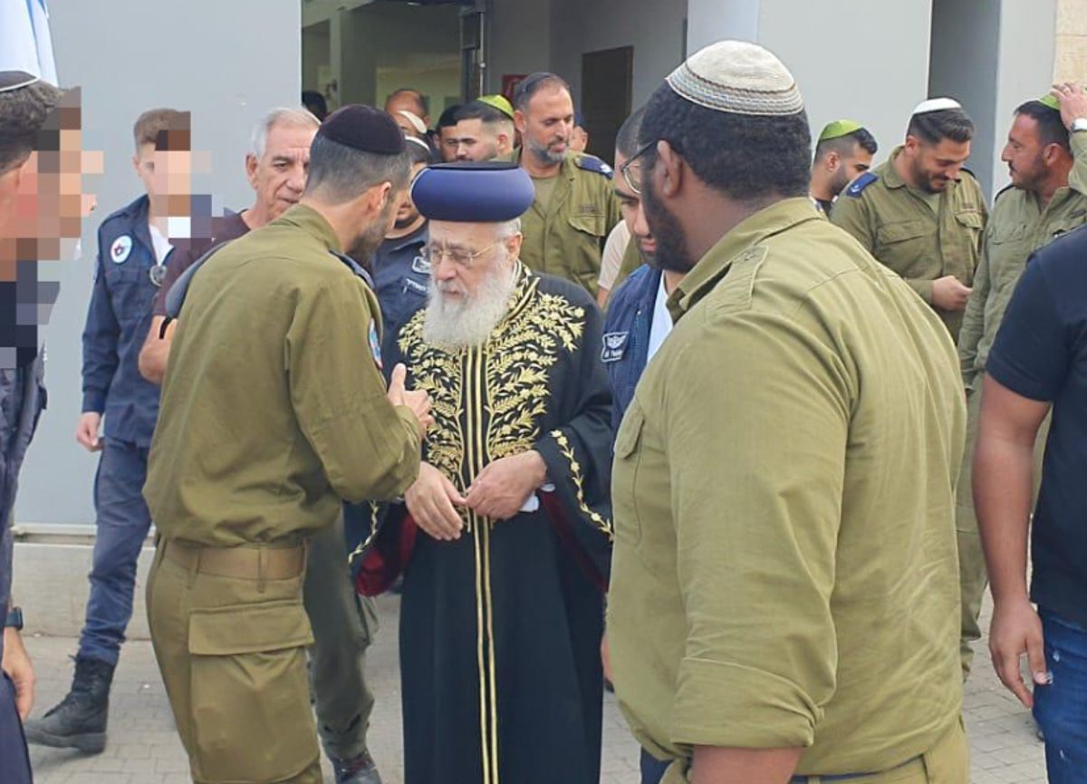 תמונת מלחמה. הראש"ל בביקור בבסיס חיל האוויר