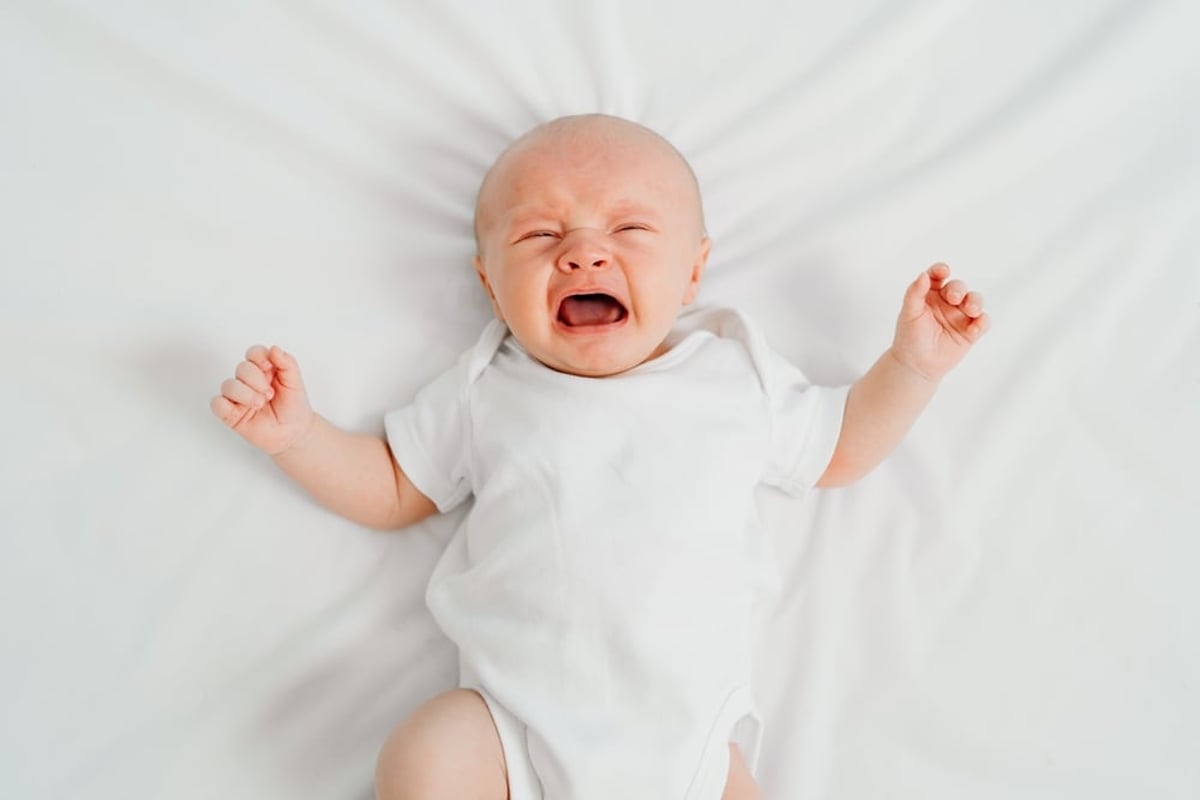 האם יש קשר בין לחץ הורי לבכי תינוקות?