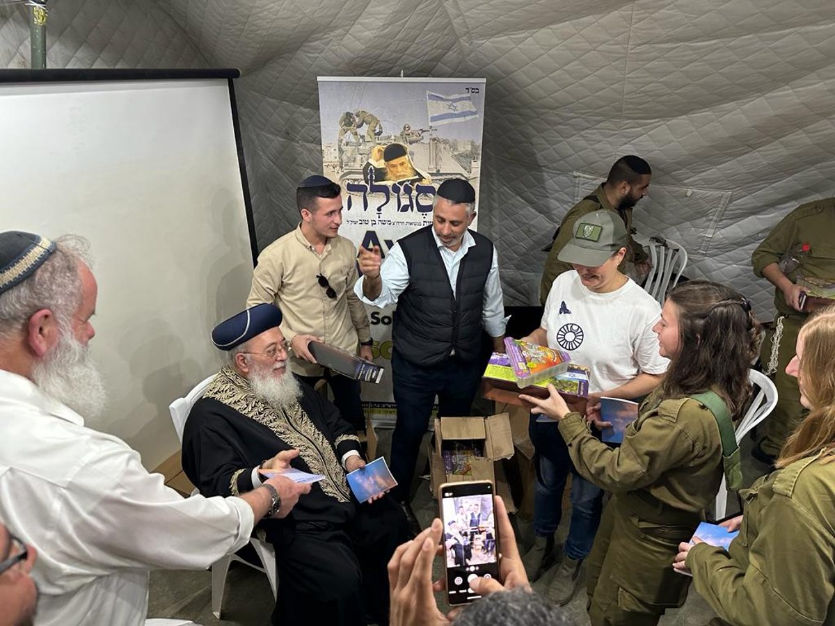 תיעוד מרגש: הגר"ש עמאר במסע חיזוק בקרב לוחמים