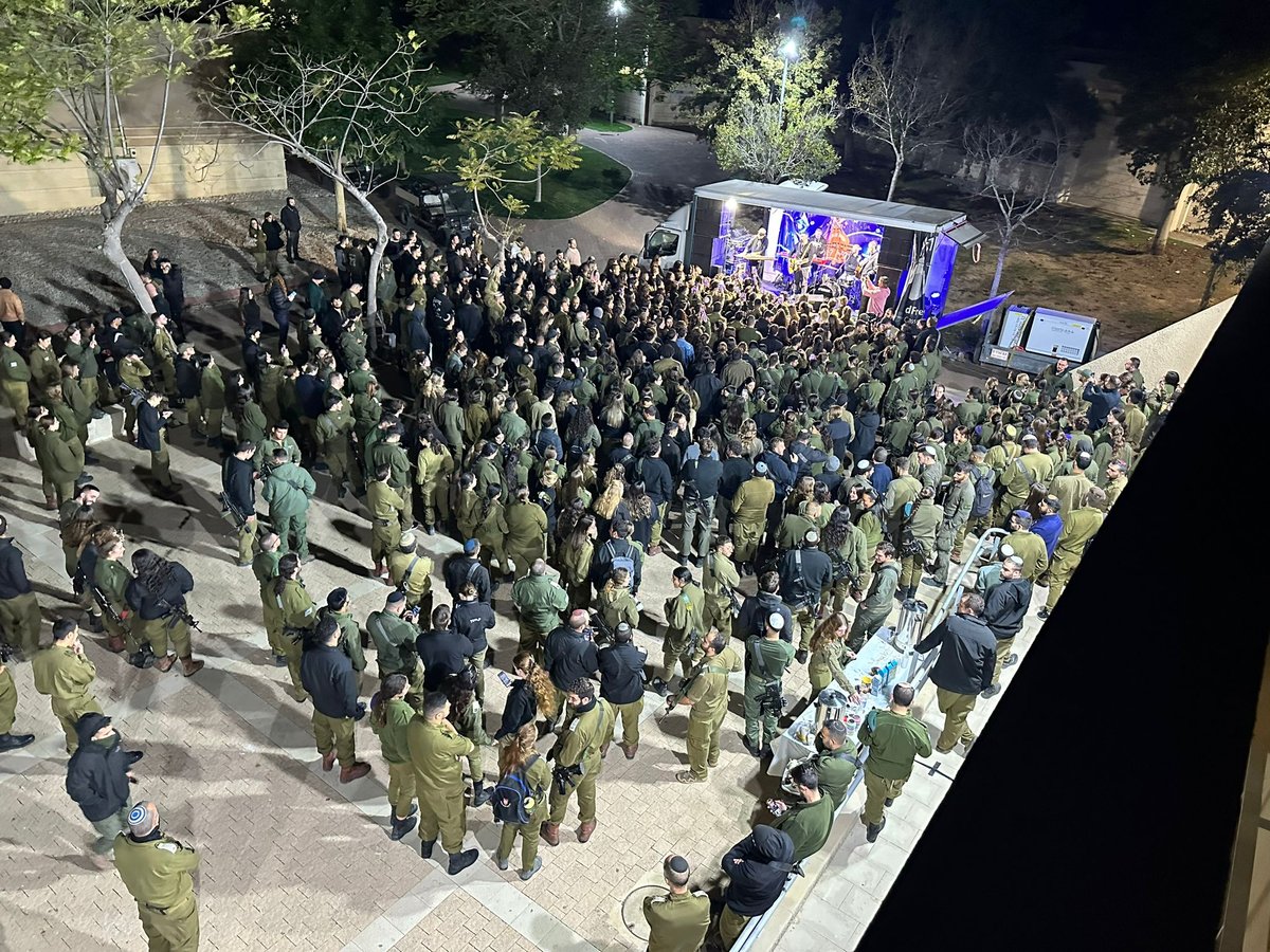 מיוחד: חיילי צה"ל מדליקים את עזה - בחנוכה | צפו