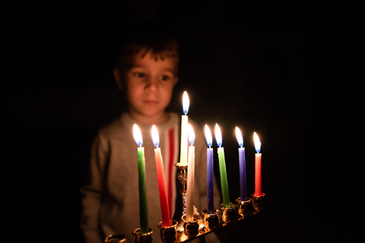 חינוך ילדים בחנוכה | אילוסטרציה