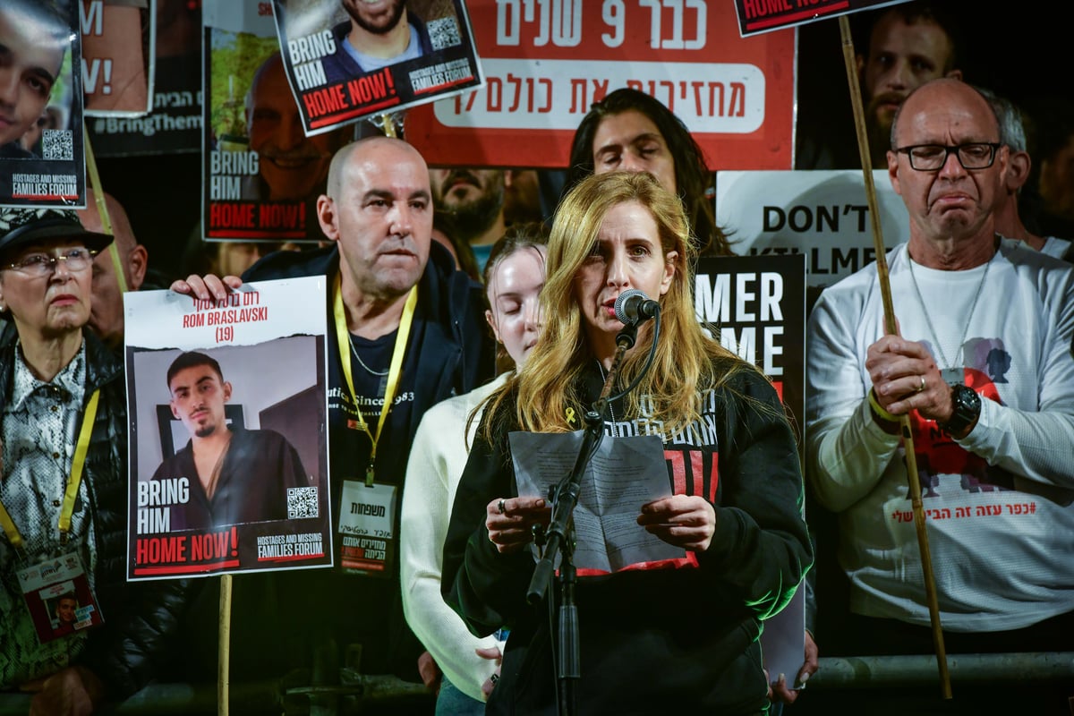 משפחות החטופים צעדו לבסיס הקריה; "הם נרצחים בדם קר"