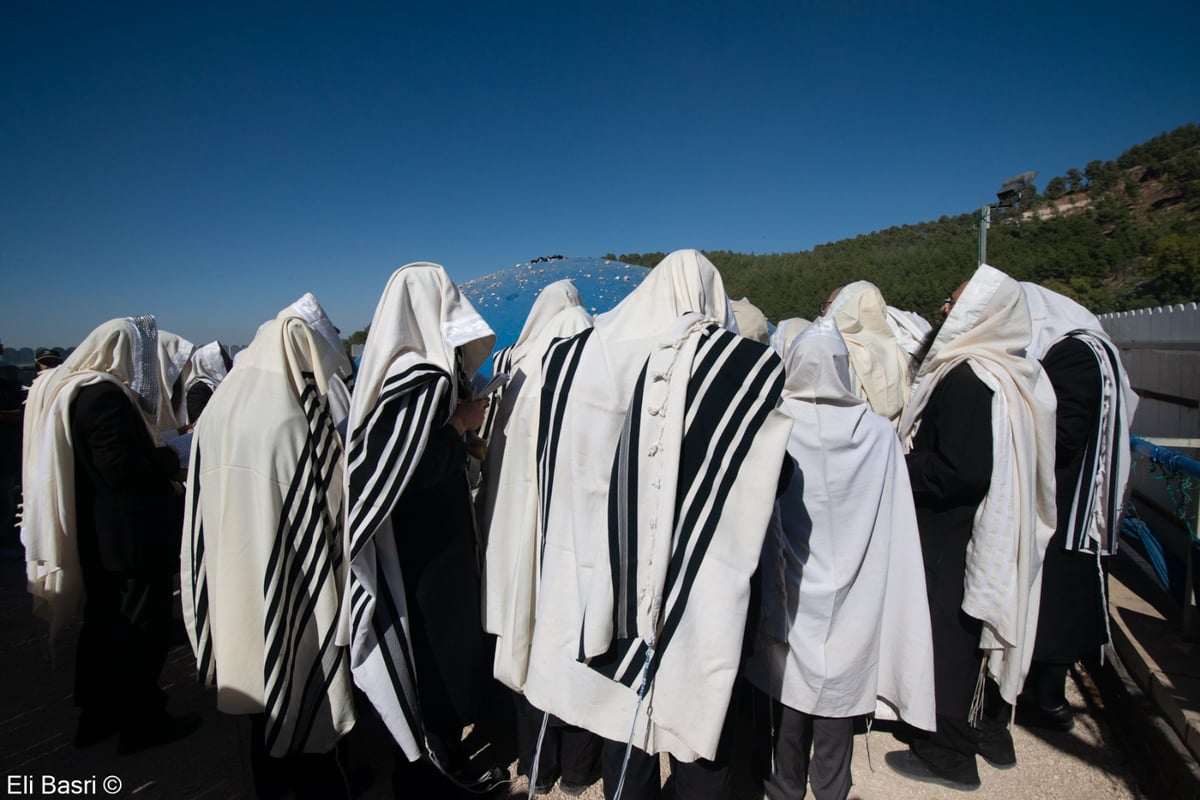 קבר יונתן בן עוזיאל מעמד תקיעה ב-1000 שופרות