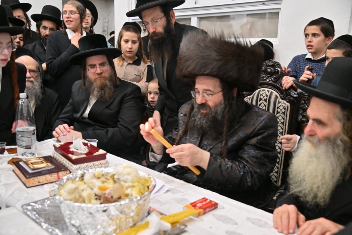 'זאת חנוכה' בחצר הקודש ראדושיץ | צפו בתיעוד