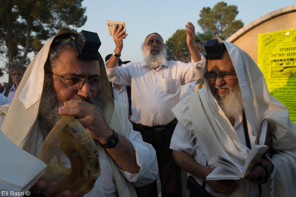 קבר שמשון הגיבור בתל צורעה ליד העיר בית שמש