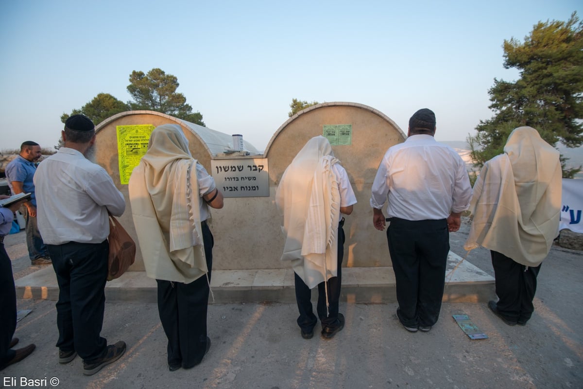 קבר שמשון הגיבור בתל צורעה ליד העיר בית שמש