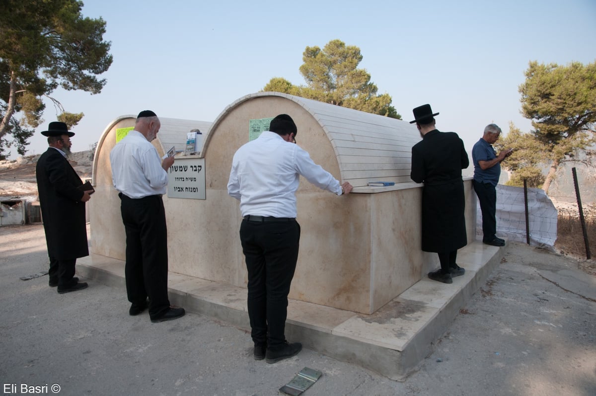 קבר שמשון הגיבור בתל צורעה ליד העיר בית שמש