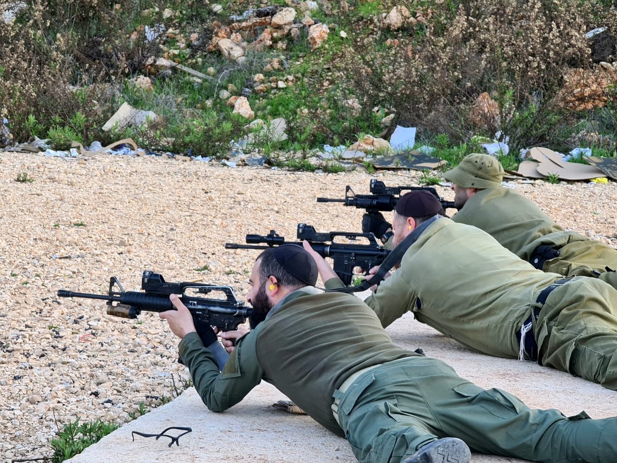 החיילים החרדים בתרגול צבאי ברחבי העיר