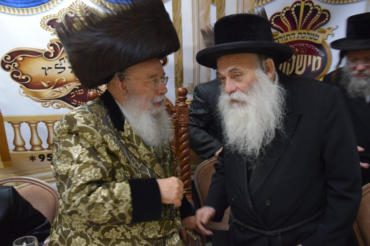 בהשתתפות המוני חסידים • בר מצווה בחצה"ק מישקולץ