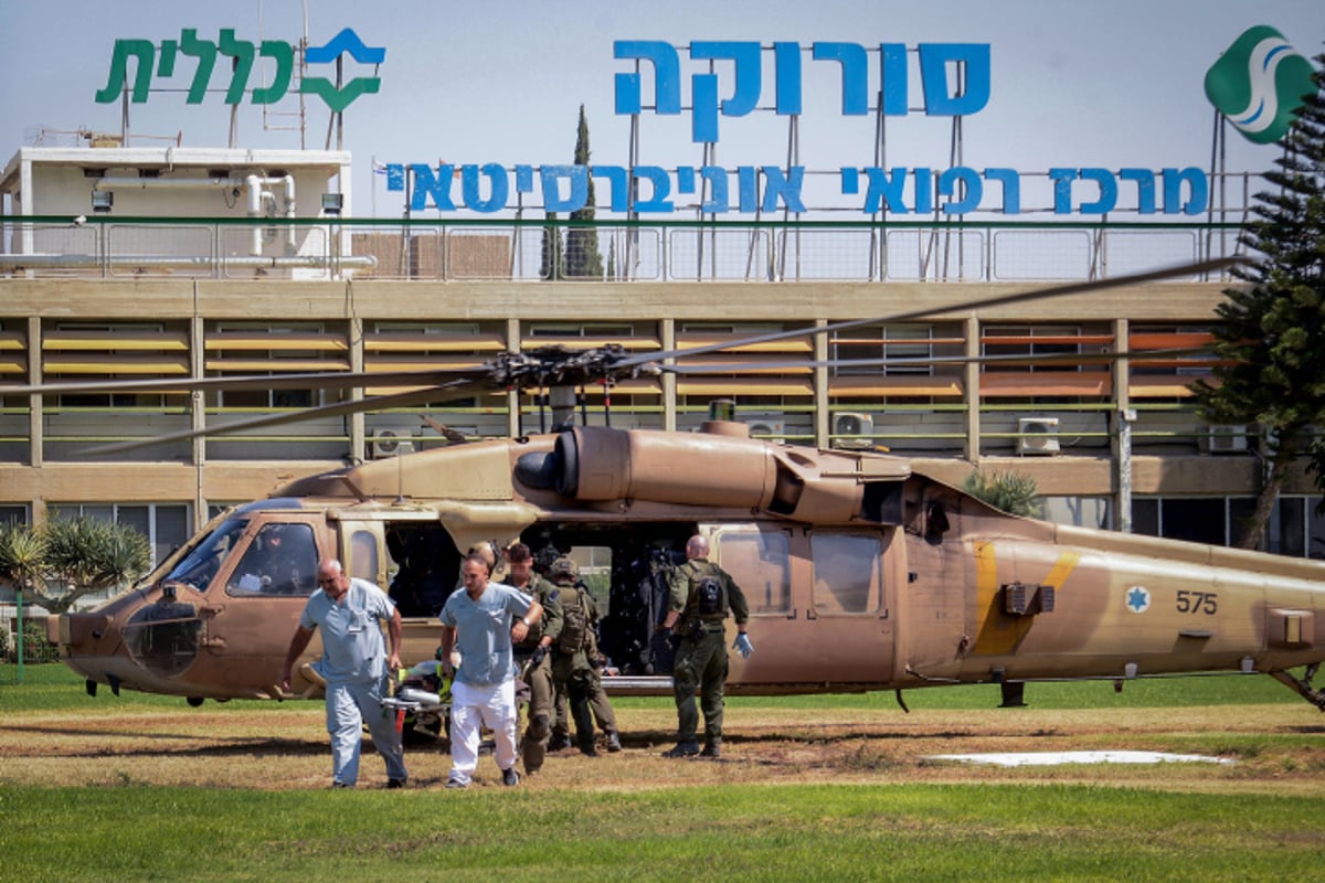 מסוק צבאי מפנה פצועים לבית החולים סורוקה