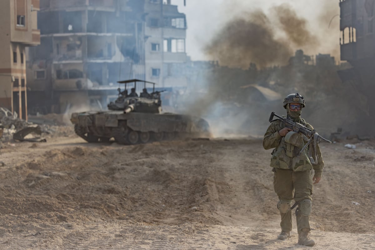 חיילי צה"ל בבית לאהיה במהלך מלחמת 'חרבות ברזל'