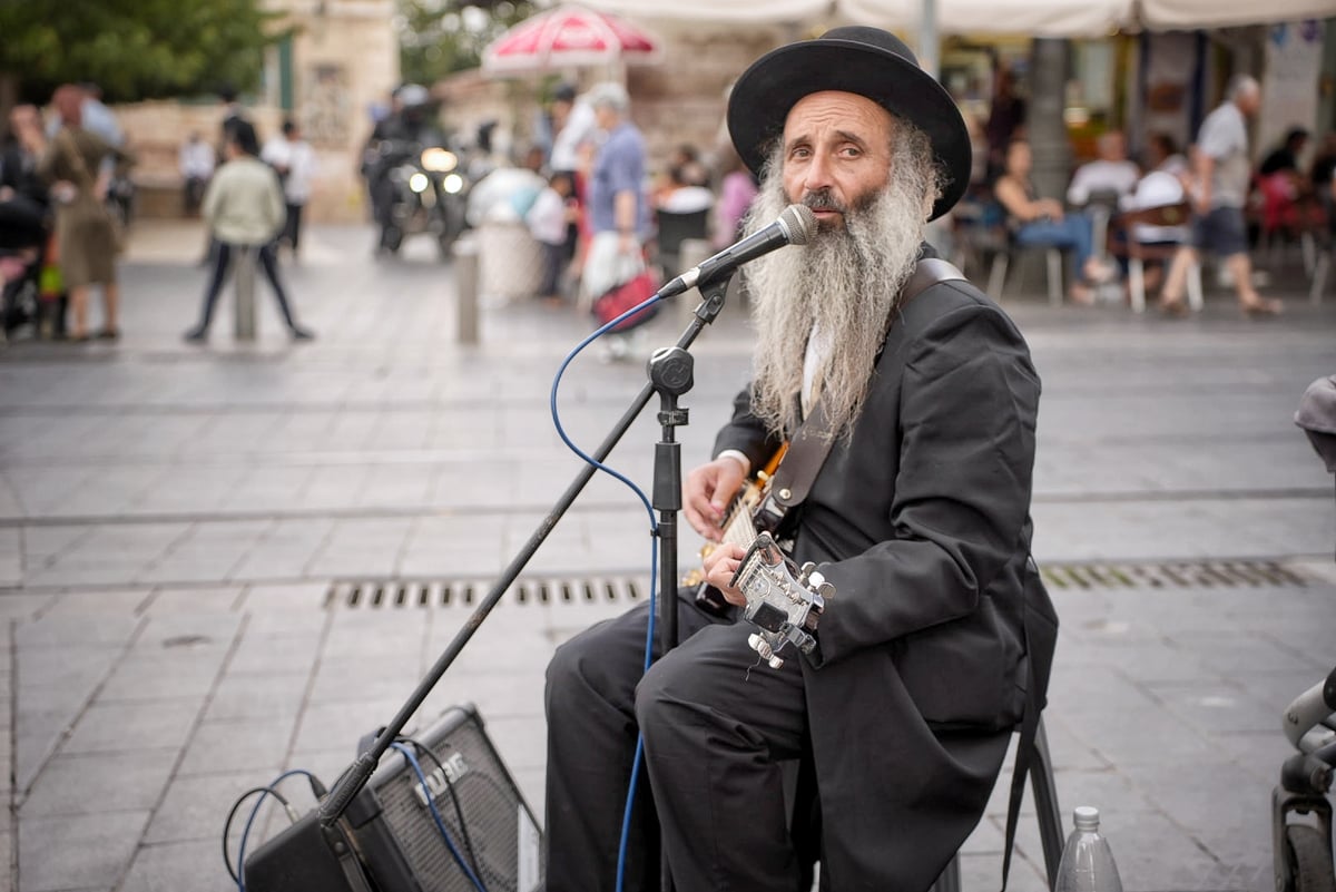 כולנו מכירים אותו. יוסף סיקוראל